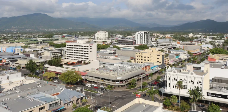Cairns_(Queensland)_(cropped)